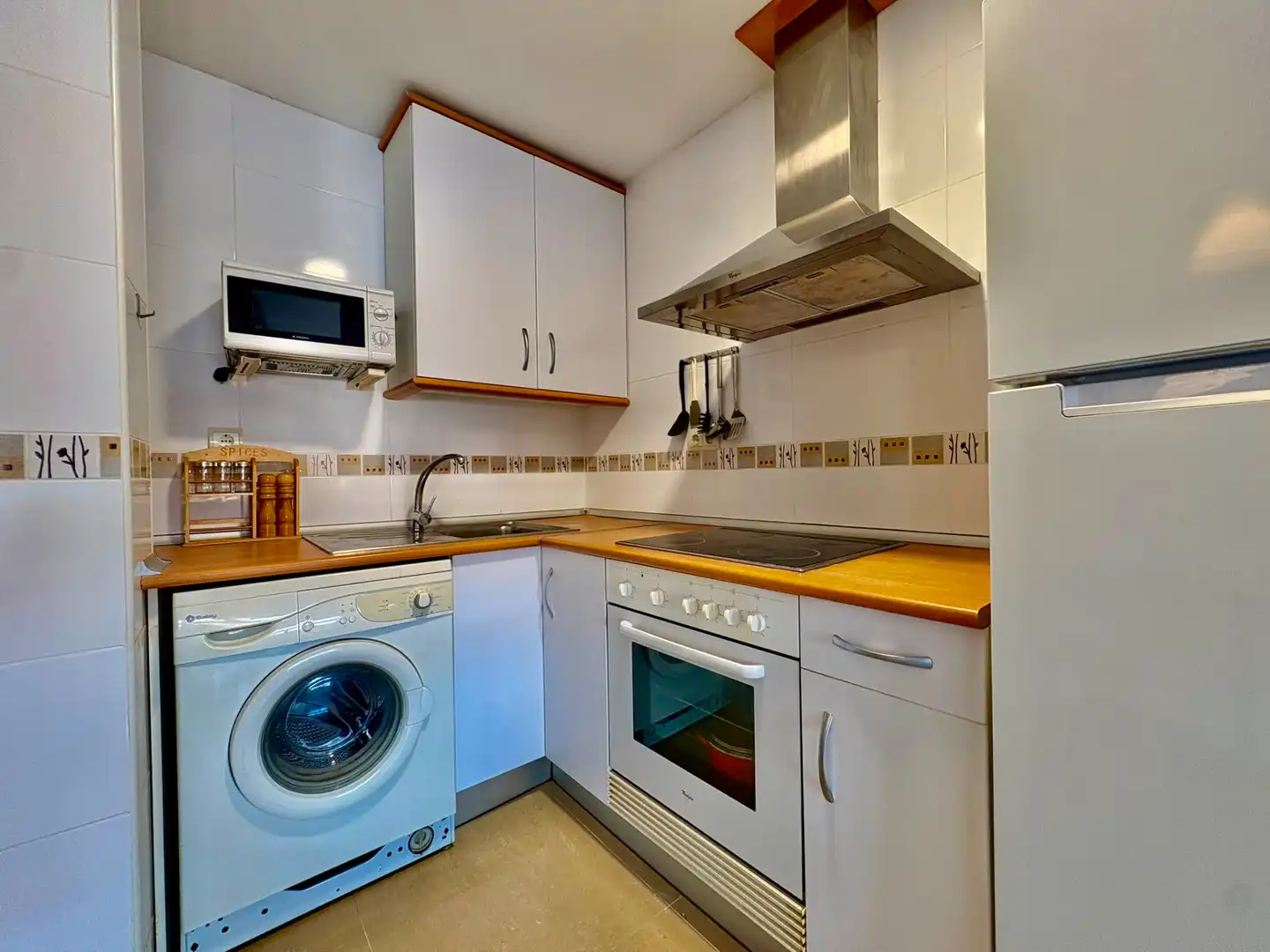 Cocina de Piso de alquiler en El Álamo con Calefacción, Amueblado y Horno