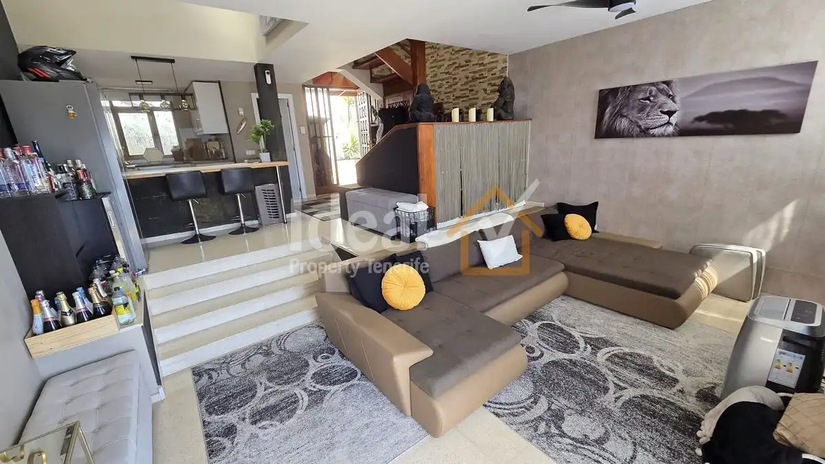 Sala de estar de Casa adosada en venta en Santiago del Teide con Terraza, Amueblado y Piscina comunitaria