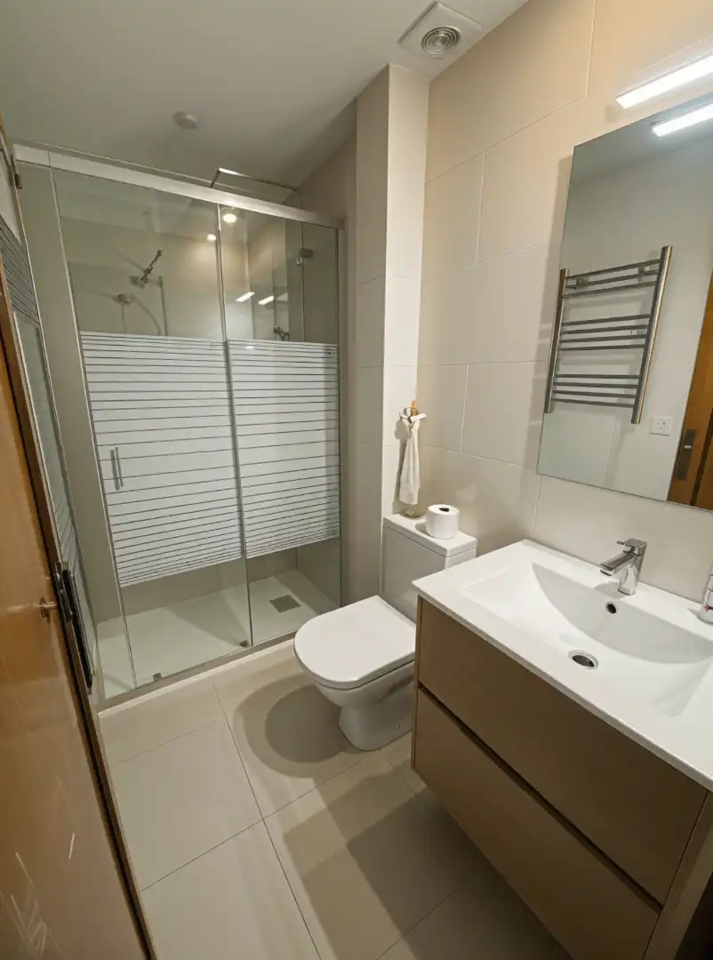 Baño de Piso en venta en Barcelona con Balcón y Internet