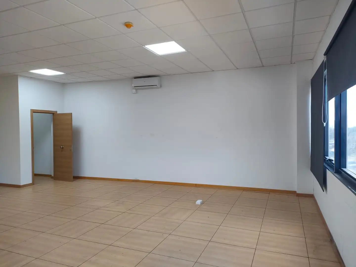 Ufficio in affitto a Periurbano Este - Campiña, imagen 5