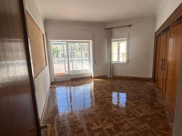 Flat with balcony for sale in Hospital