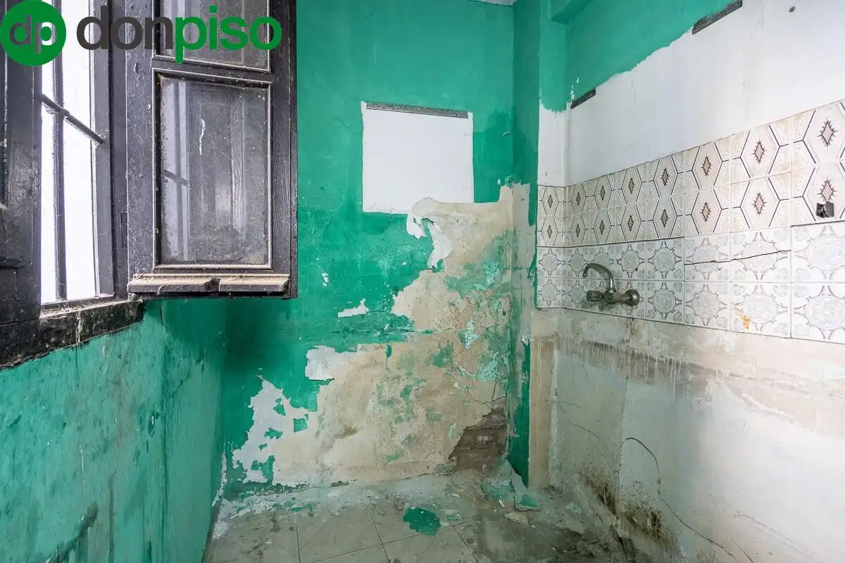 Bathroom of Houses for sale in Granada  with Terrace and Balcony