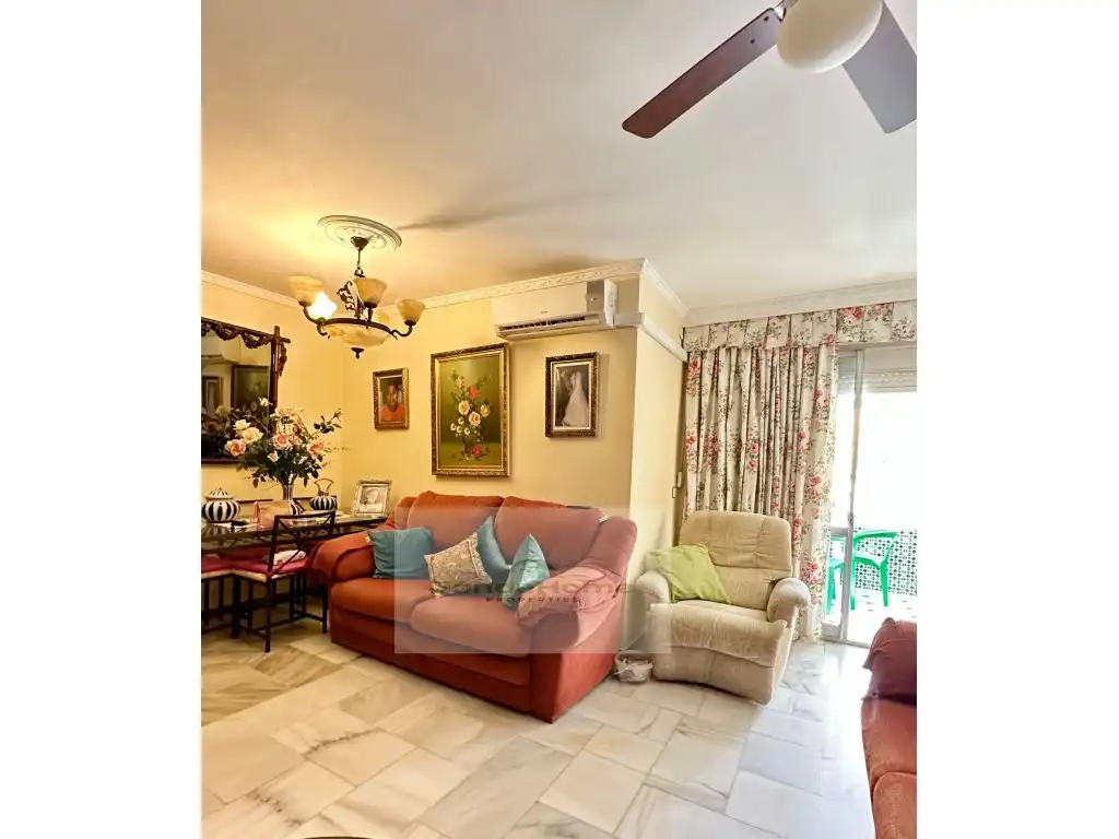 Piso en venta en Calle Carmen Montes, La Carihuela - Los Nidos