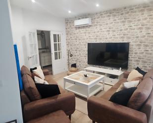 Sala d'estar de Casa o xalet en venda en Navalcarnero amb Aire condicionat, Calefacció i Jardí privat