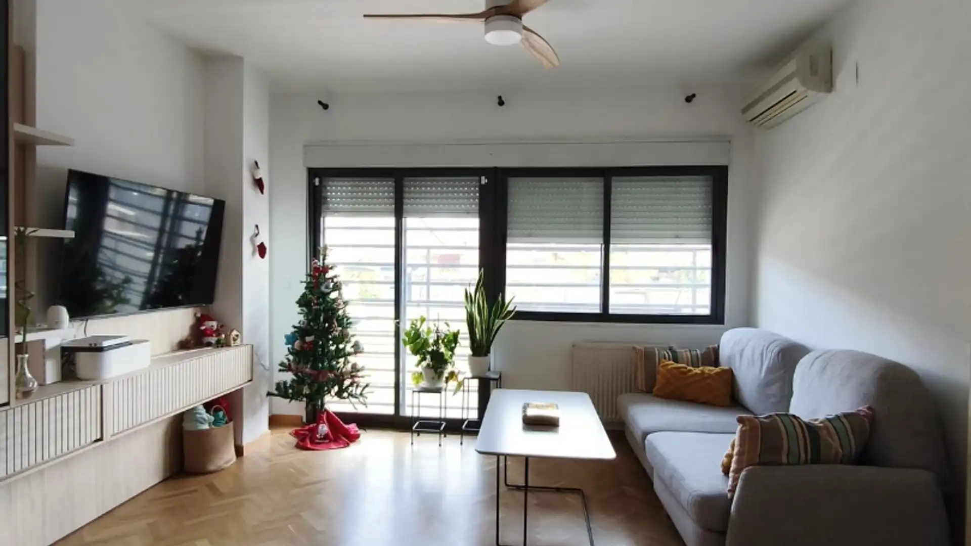 Living room of Single-family semi-detached for sale in Ciudad Real Capital  with Air Conditioner, Heating and Parquet flooring