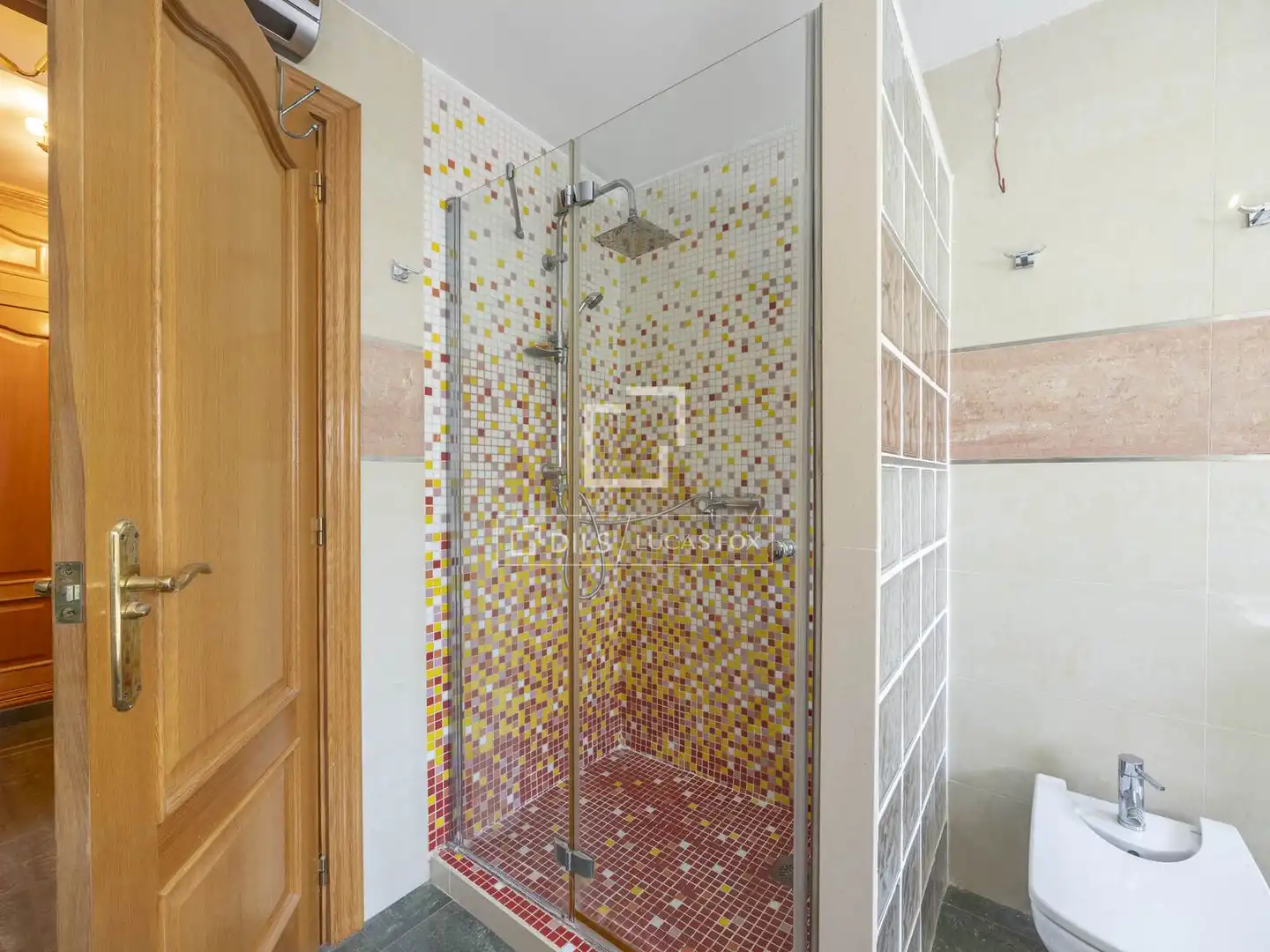 Bathroom of Houses for sale in La Pobla de Vallbona  with Air Conditioner, Heating and Private garden