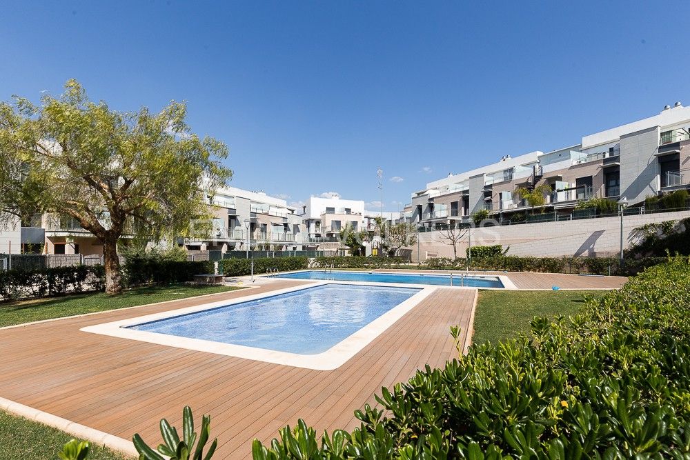Piscina de Casa o xalet de lloguer en San Antonio de Benagéber amb Aire condicionat, Calefacció i Jardí privat