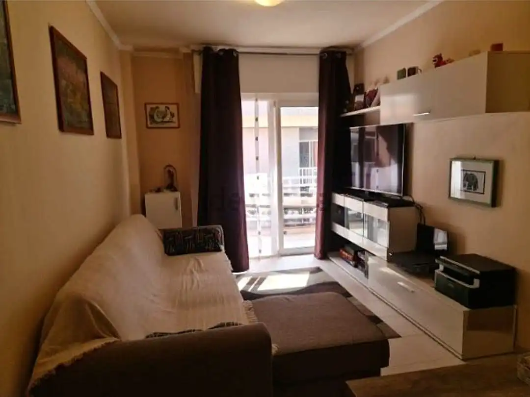 Sala de estar de Apartamento en venta en Arona con Terraza, Trastero y Amueblado