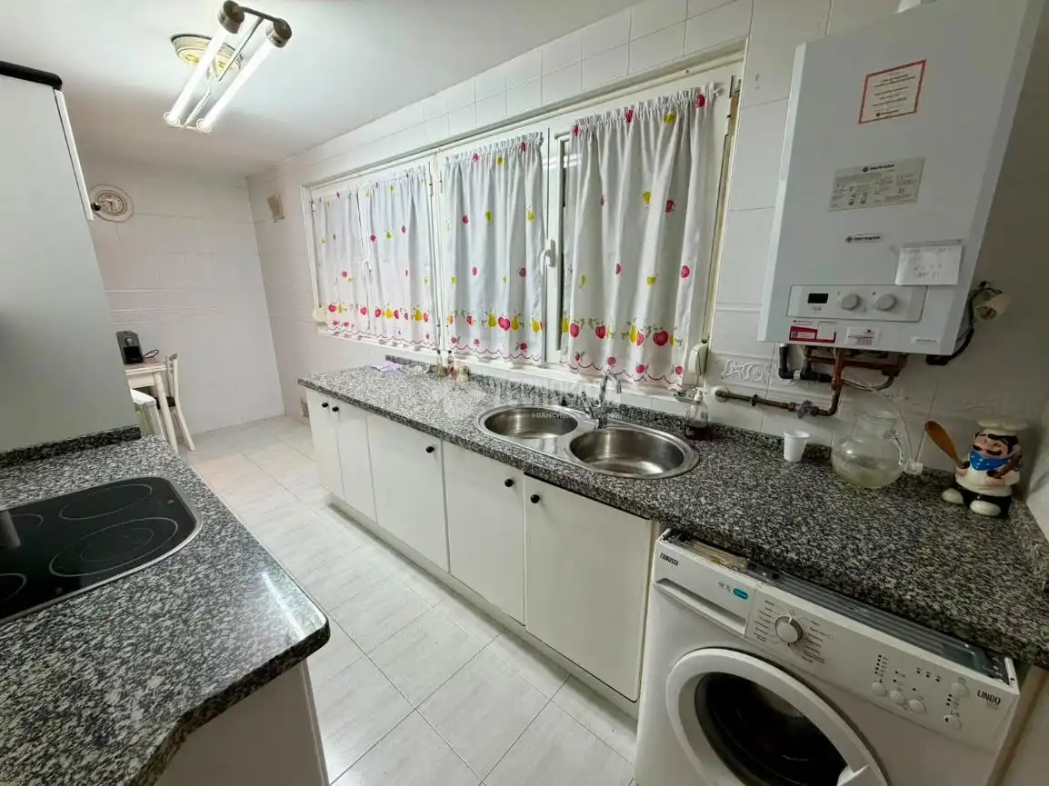 Cocina de Piso en venta en León Capital  con Calefacción, Parquet y Trastero