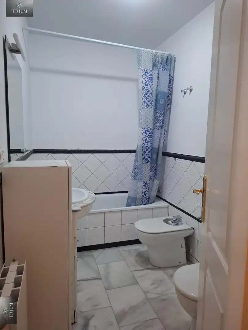 Badezimmer von Wohnungen zur Miete in Granada mit Klimaanlage, Heizung und Möbliert
