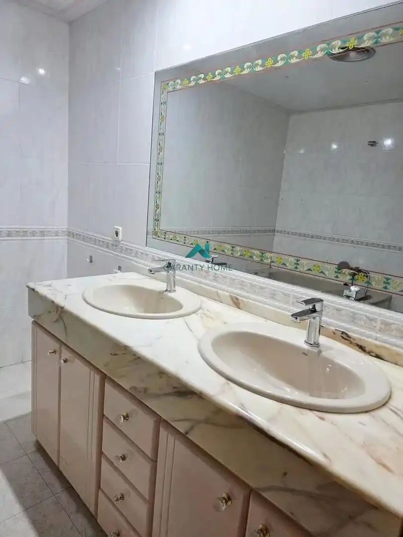 Baño de Casa adosada en venta en Valencia con Aire acondicionado, Calefacción y Terraza