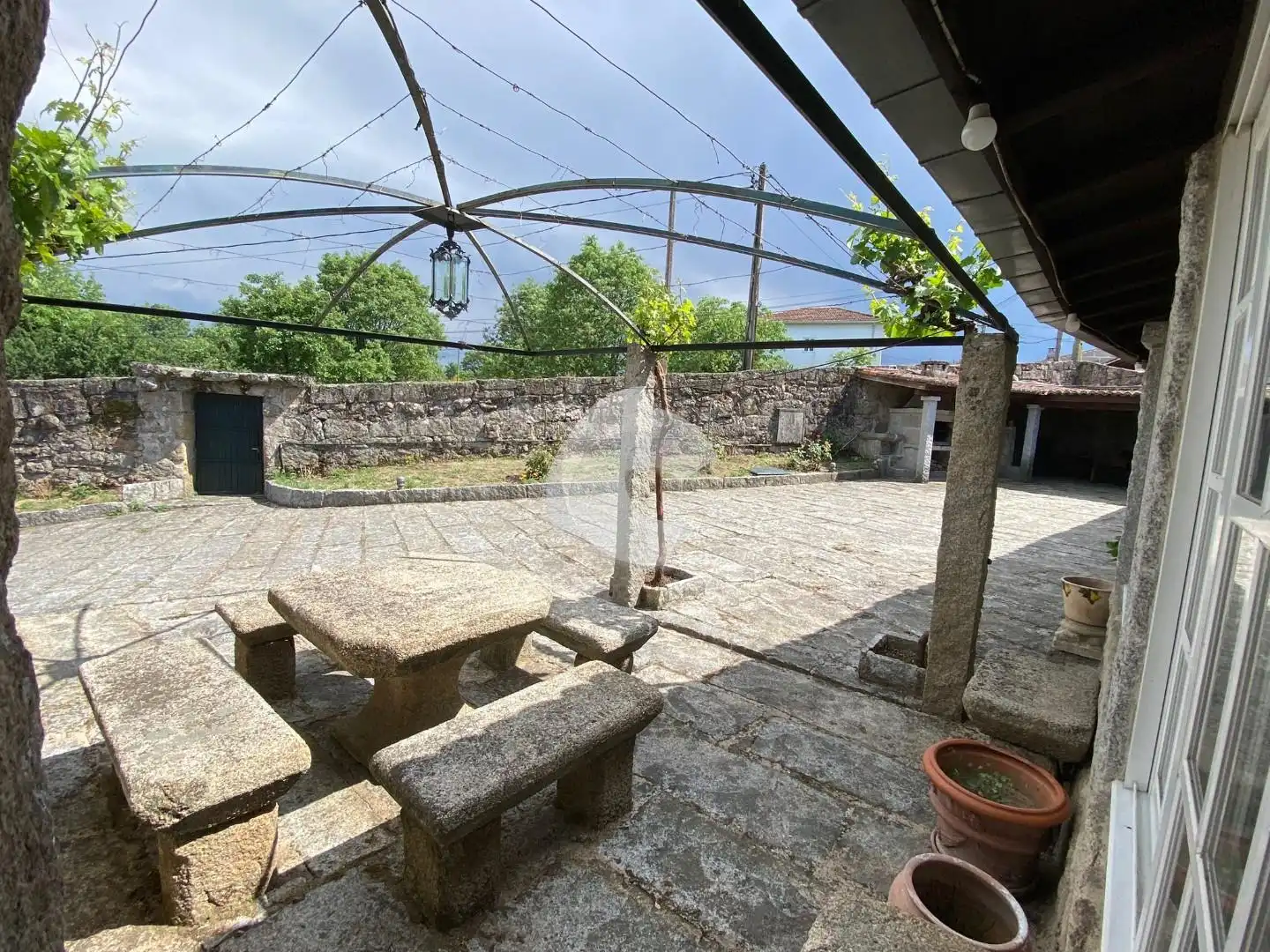 Terrassa de Casa o xalet en venda en San Cibrao das Viñas amb Calefacció, Jardí privat i Parquet