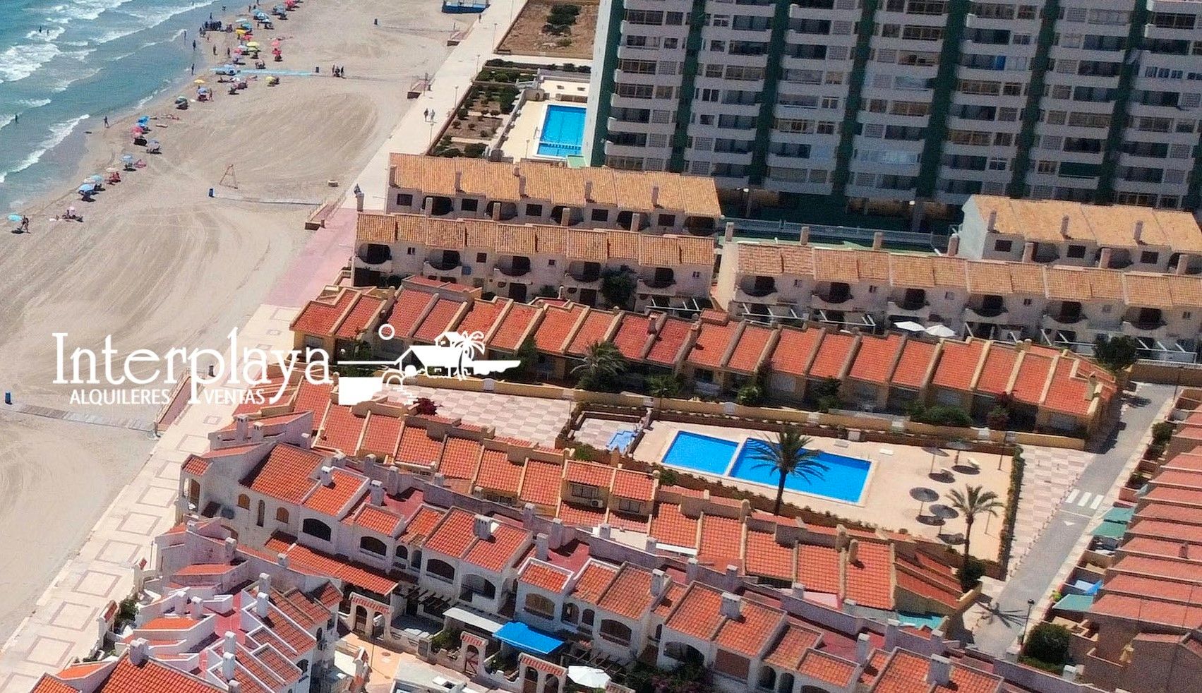 Vista exterior de Casa adosada en venta en La Manga del Mar Menor con Aire acondicionado, Terraza y Amueblado