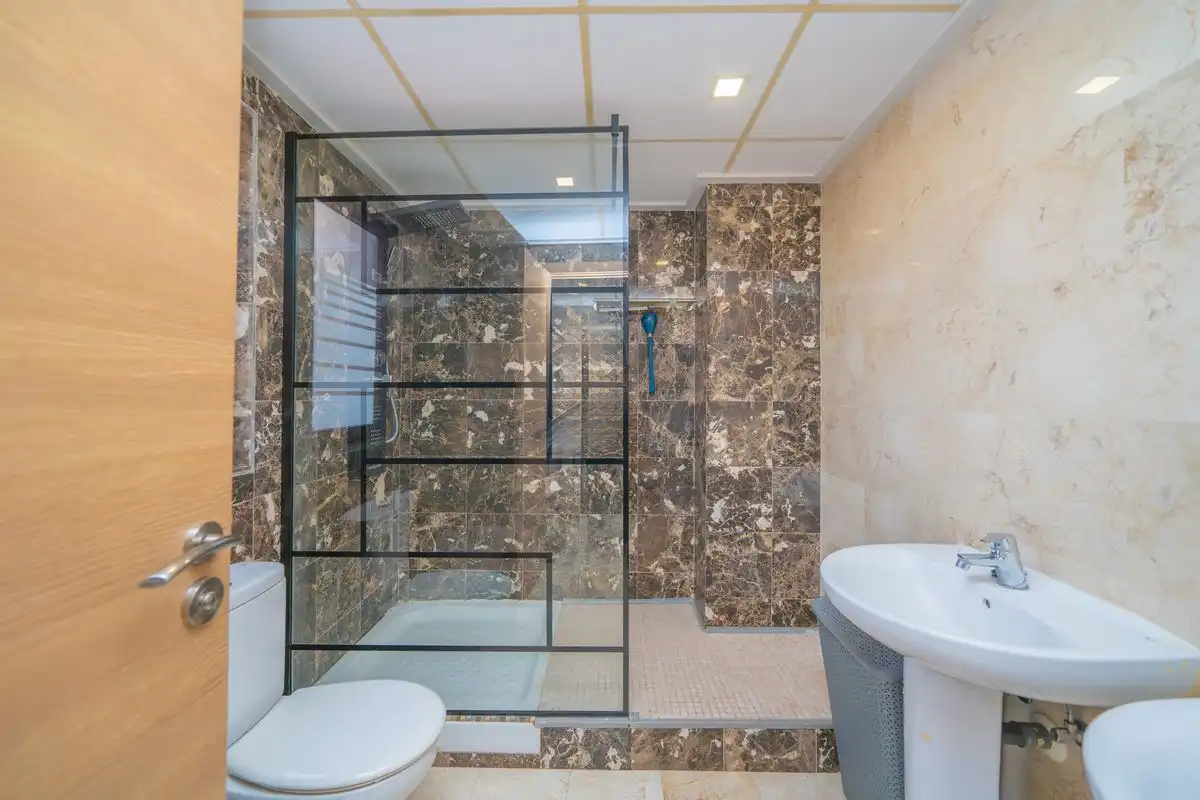 Baño de Casa adosada en venta en La Nucia con Aire acondicionado, Calefacción y Terraza