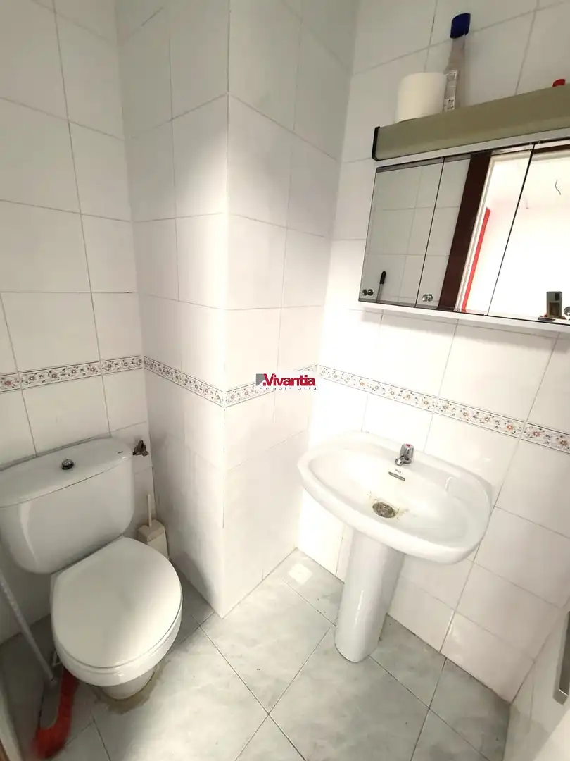 Baño de Oficina de alquiler en Lorca