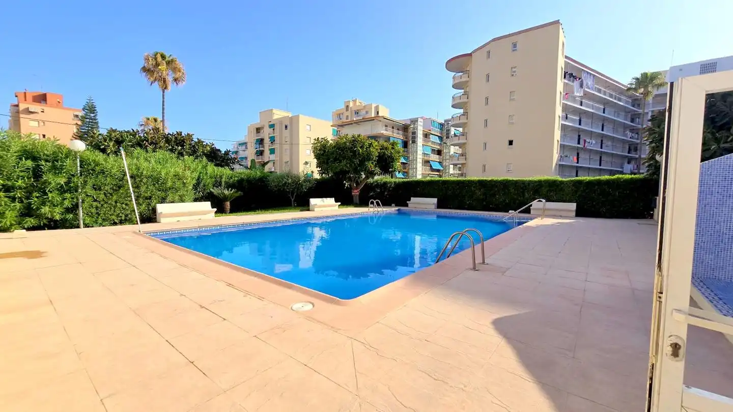 Piscina de Apartamento en venta en Gandia con Aire acondicionado, Terraza y Amueblado