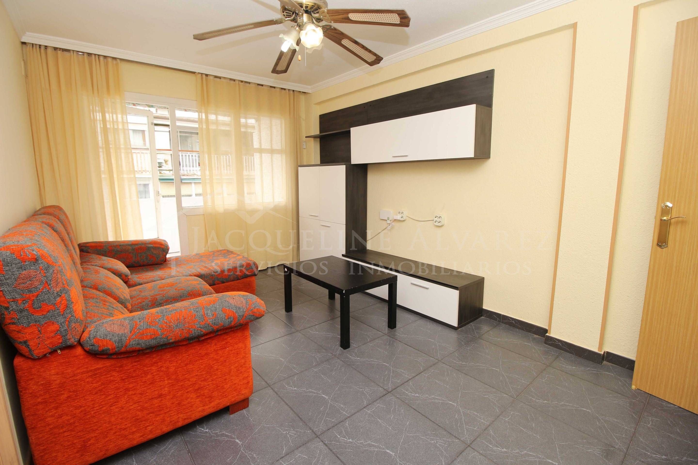 Sala d'estar de Pis en venda en Parla amb Calefacció, Terrassa i Traster