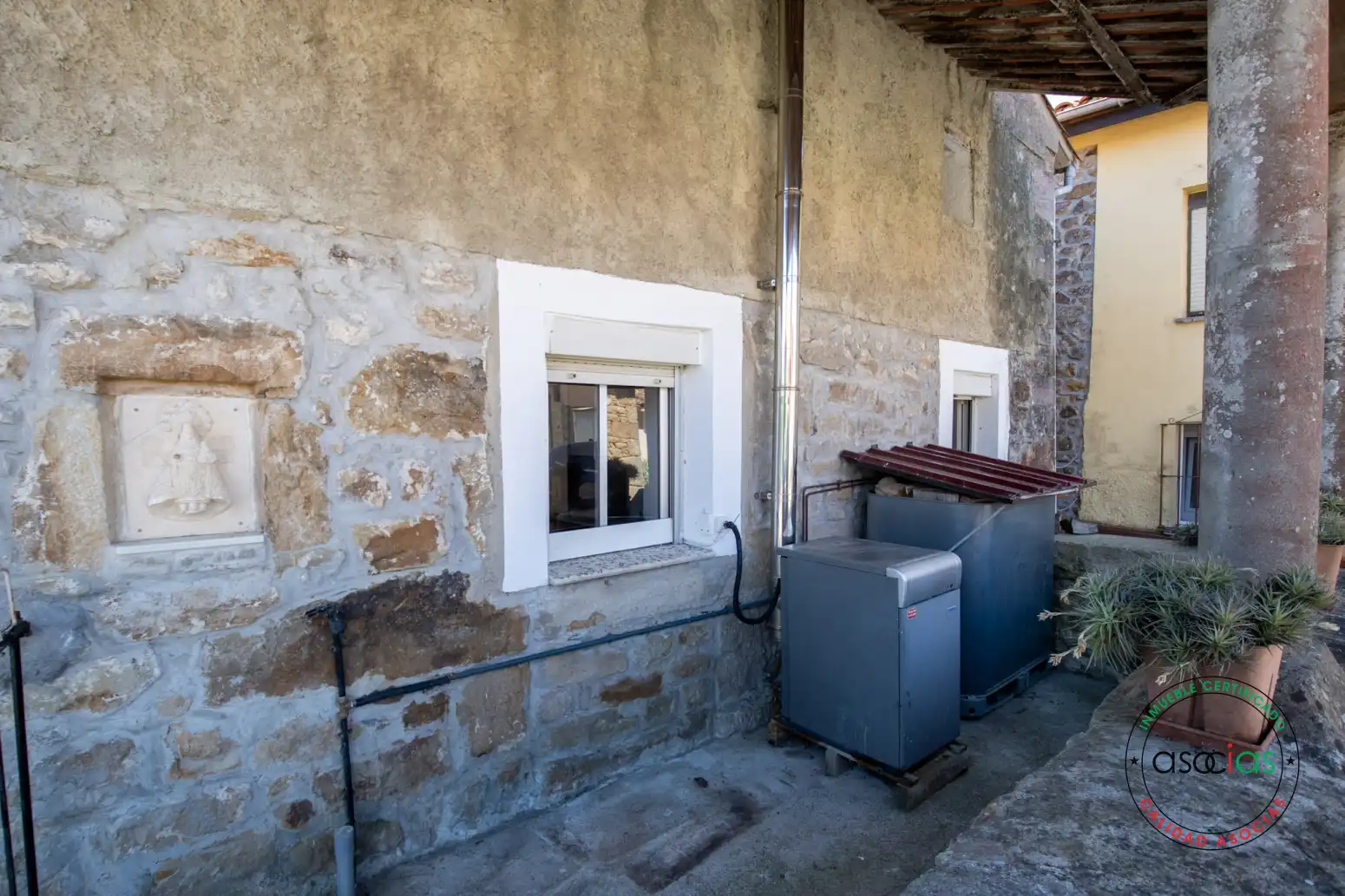 Außenansicht von Einfamilien-Reihenhaus zum Verkauf in Colunga mit Heizung