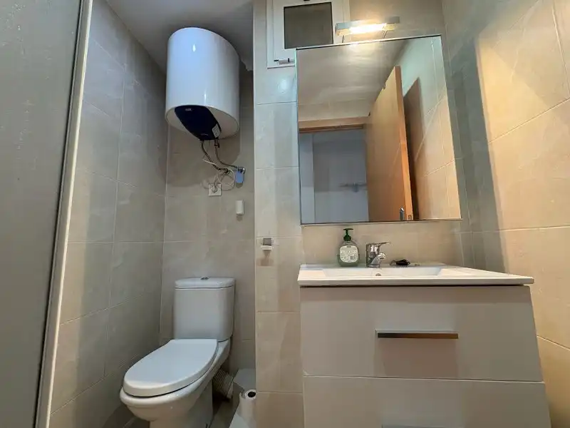Bany de Apartament en venda en Valencia amb Moblat, Forn i Rentadora