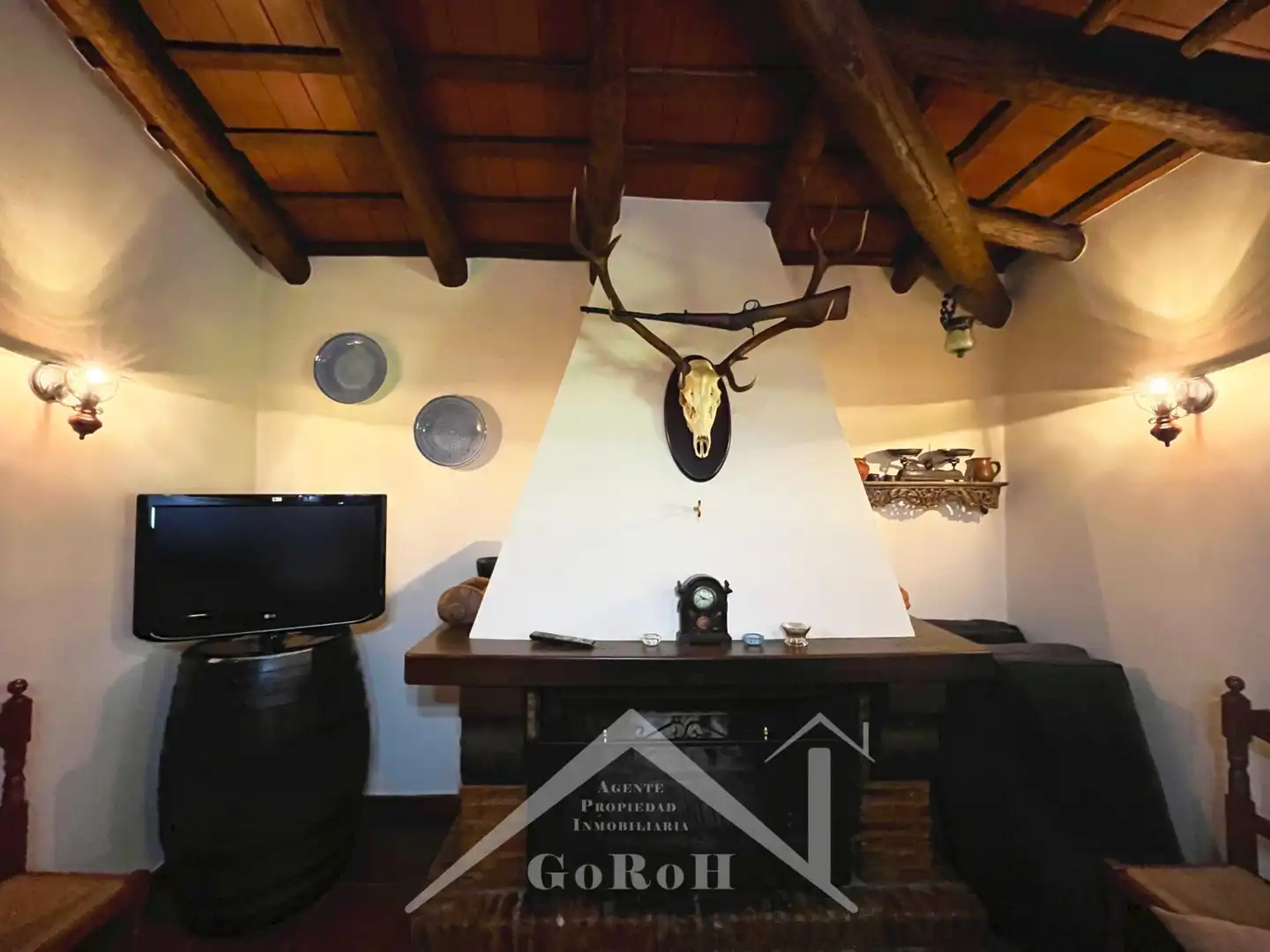 Sala d'estar de Casa o xalet en venda en Cazalla de la Sierra amb Jardí privat, Traster i Piscina
