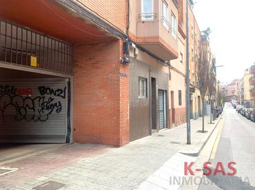 Individuel avec ascenseur à vendre à Carrer de la Pubilla Casas 1
