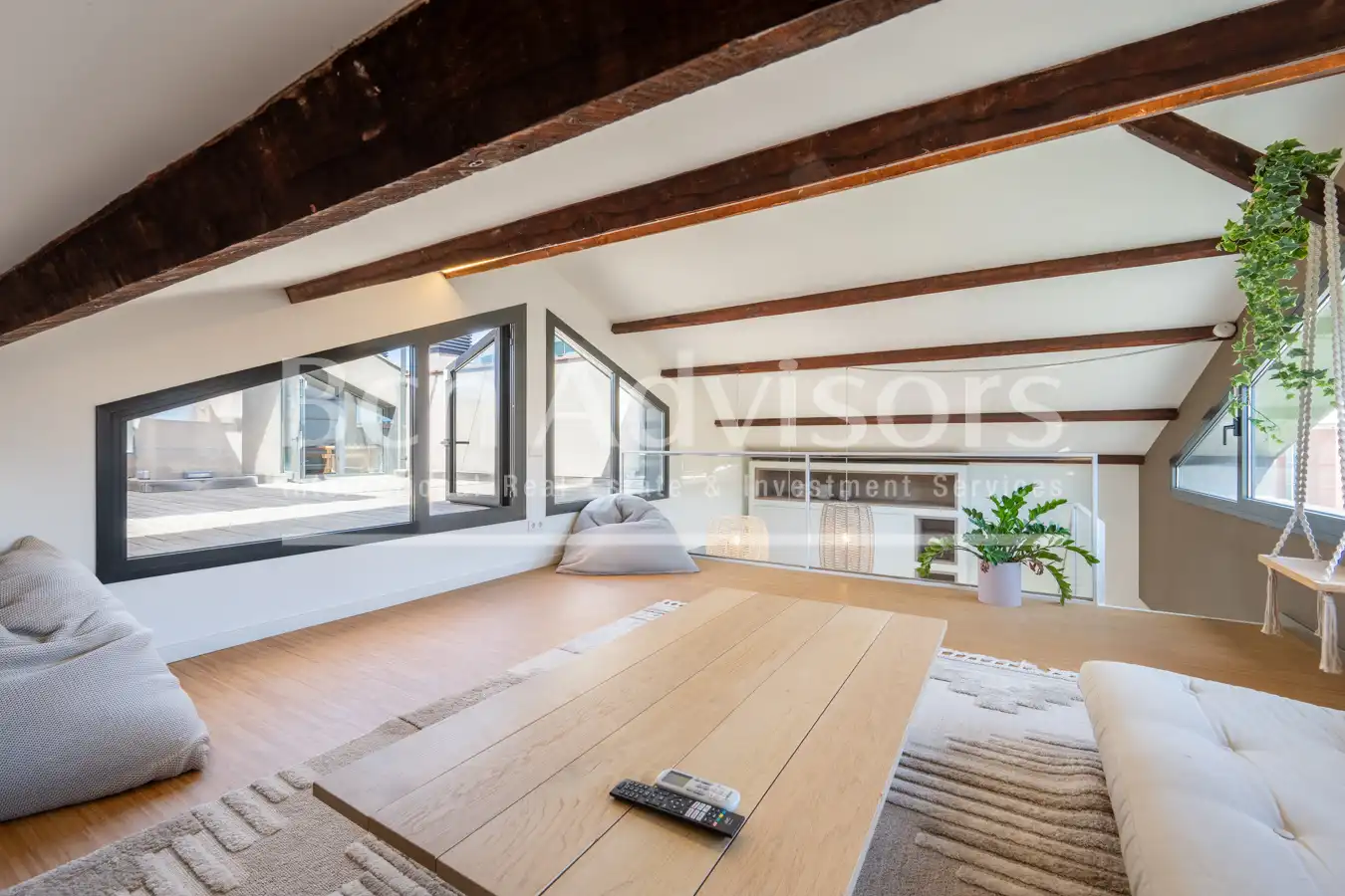 Wohnzimmer von Dachboden zum Verkauf in Barcelona mit Klimaanlage, Heizung und Parkett
