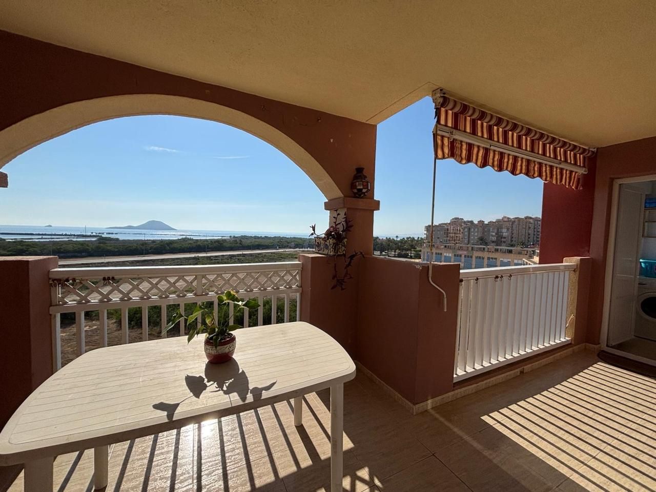 Vista exterior de Apartamento en venta en La Manga del Mar Menor con Calefacción, Terraza y Amueblado