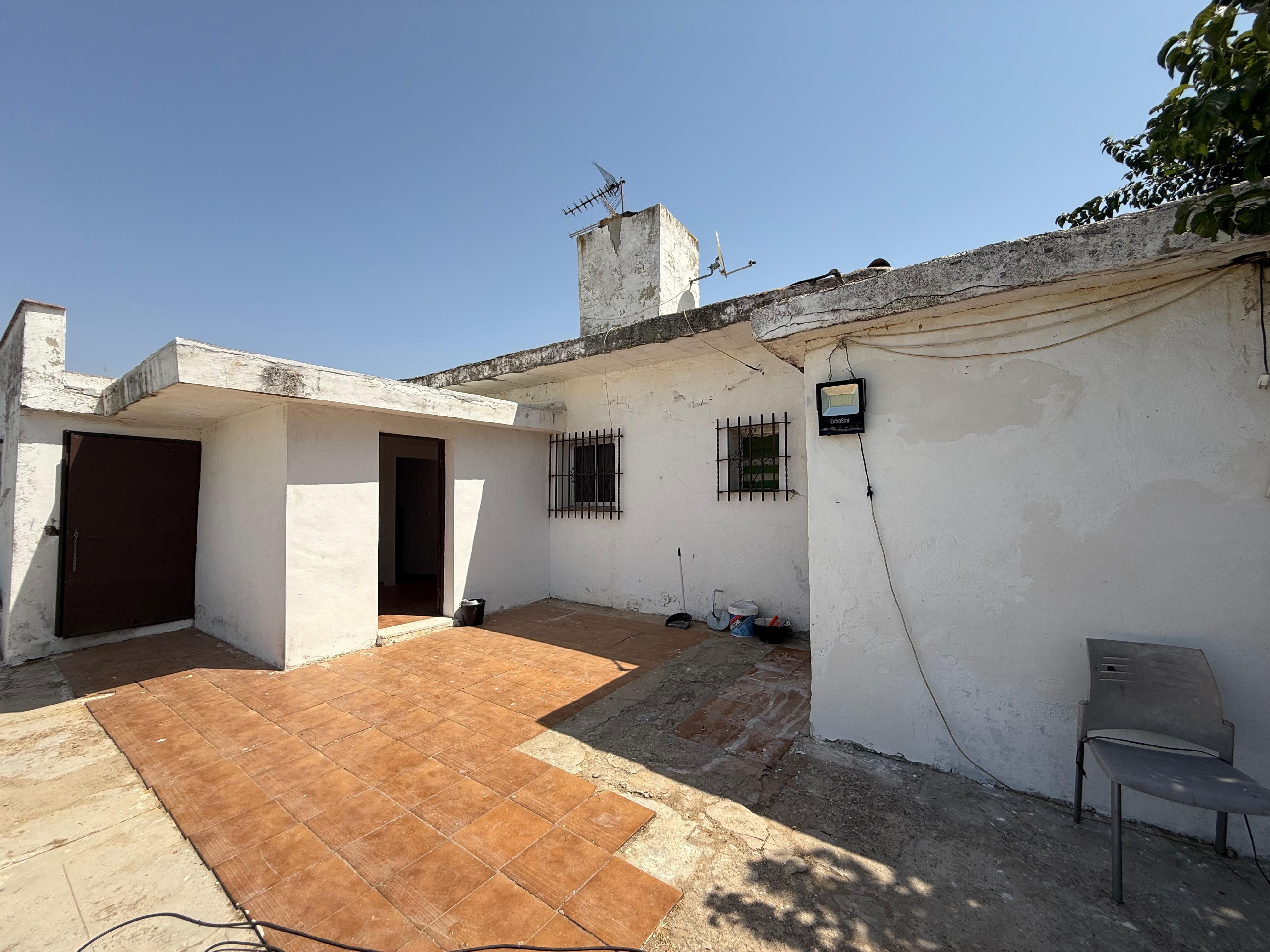 Vista exterior de Finca rústica en venda en Utrera amb Jardí privat i Piscina