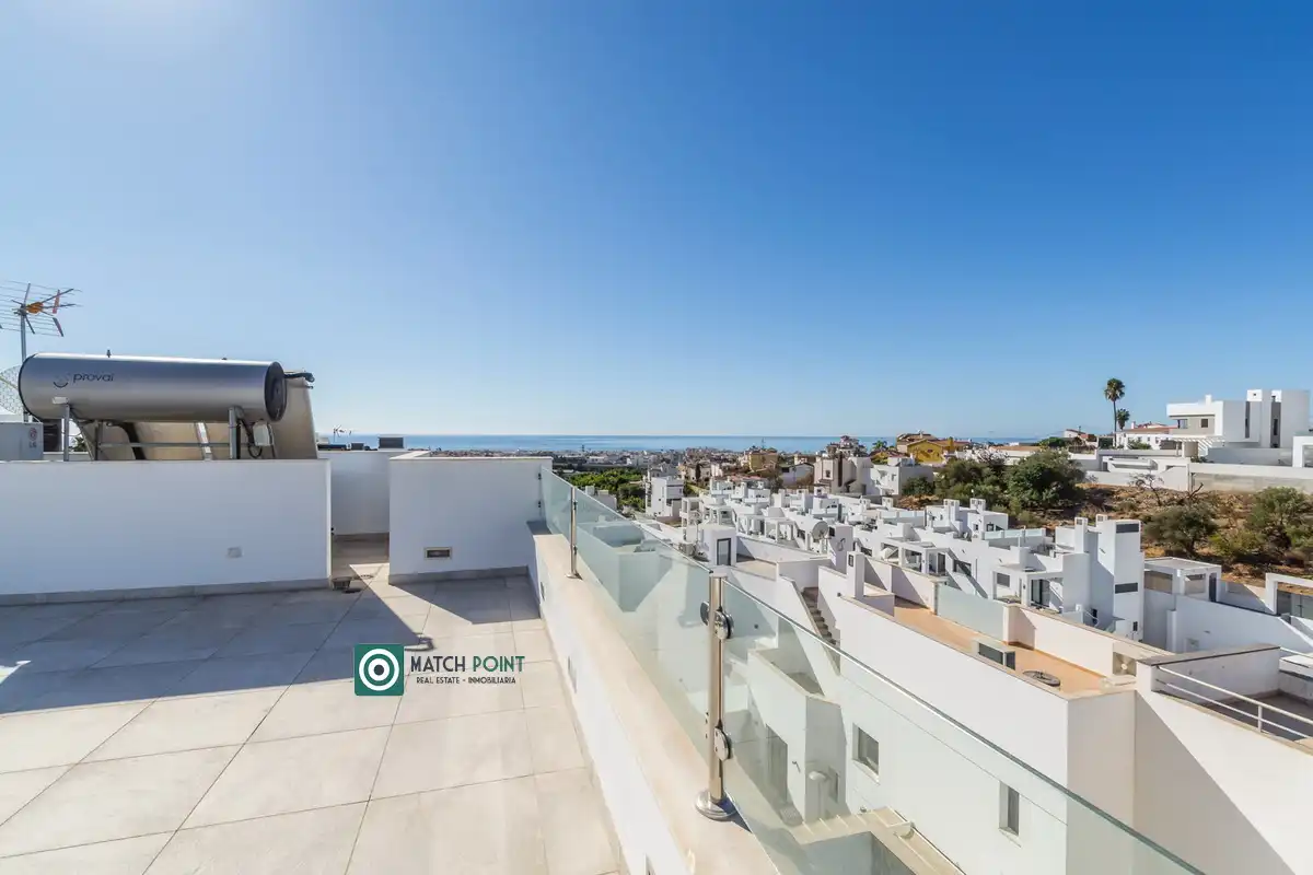 Vista exterior de Casa adosada en venda en Avda Pescia - Ctra de Frigiliana