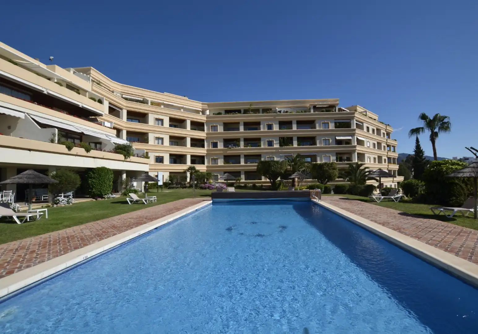 Schwimmbecken von Wohnung zur Miete in Marbella mit Klimaanlage, Heizung und Terrasse