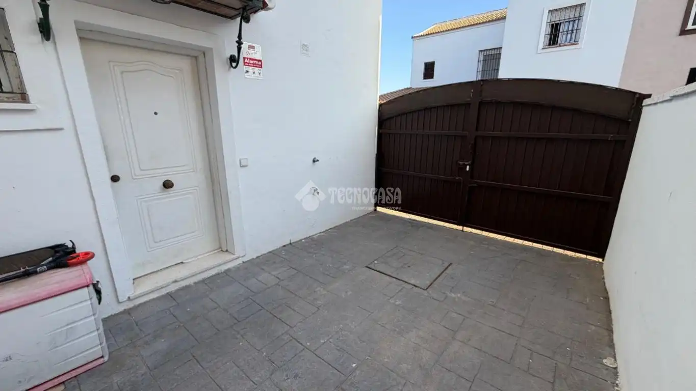 Casa aparellada en venda a Albaida del Aljarafe