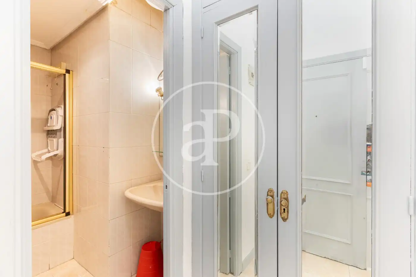 Bathroom of Flat for sale in Madrid  with Heating