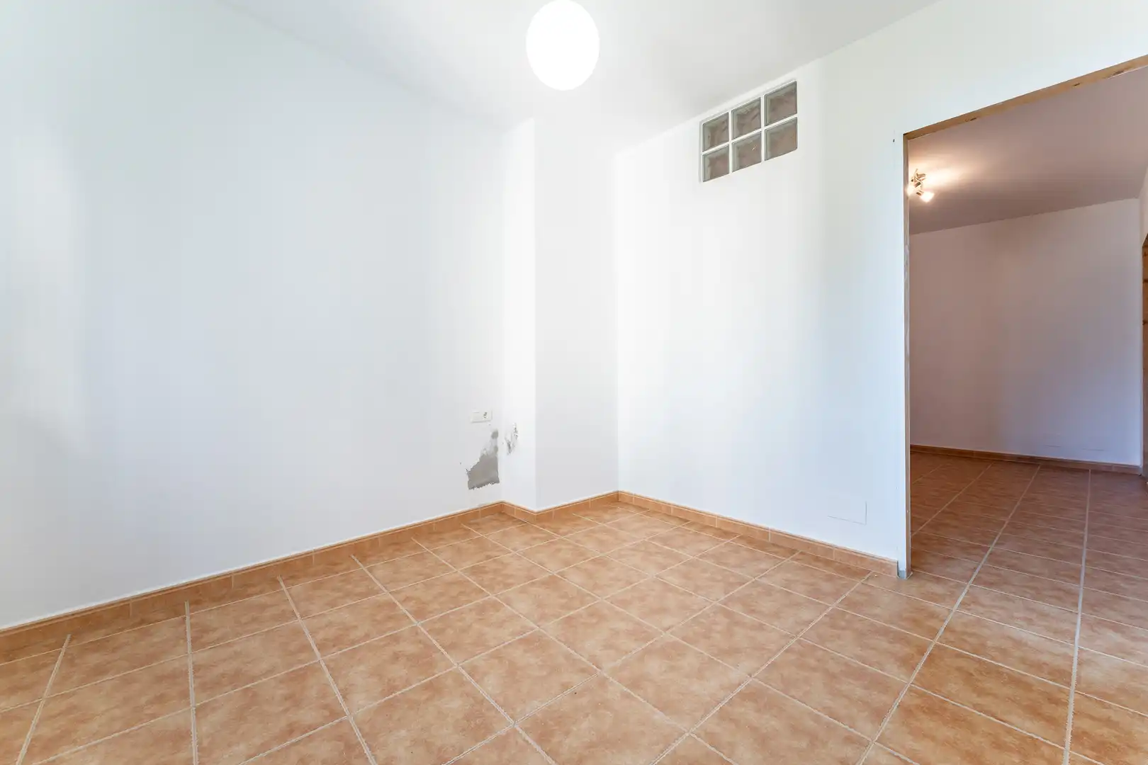 Einfamilien-Reihenhaus zum Verkauf in Sayalonga mit Terrasse und Balkon