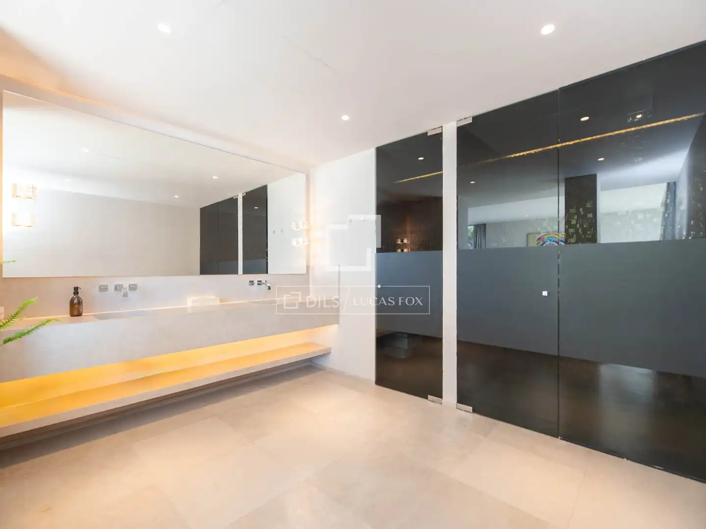 Bathroom of Houses for sale in Santa Eulària des Riu  with Air Conditioner, Heating and Private garden