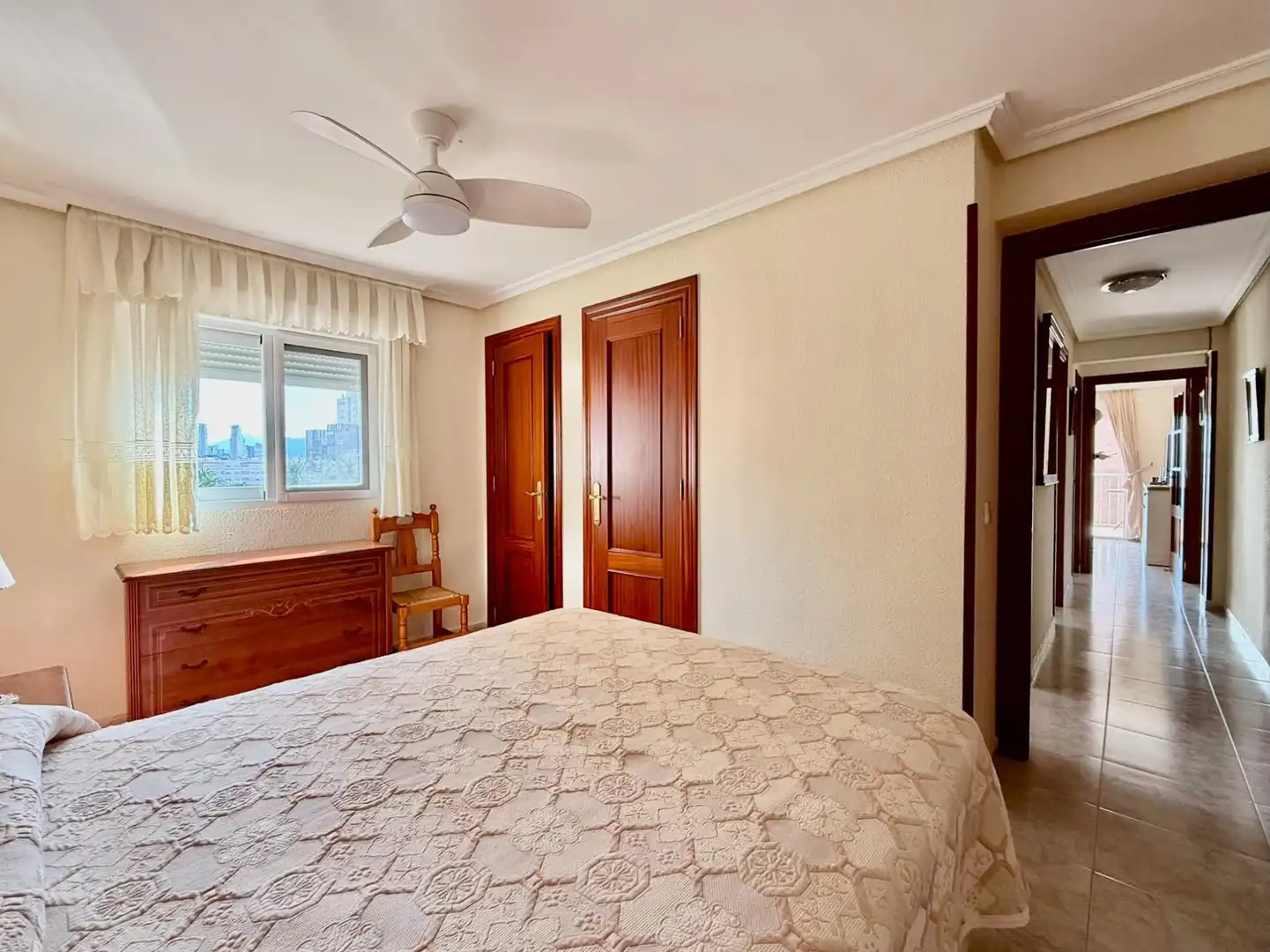 Dormitori de Apartament en venda en Benidorm amb Aire condicionat, Terrassa i Moblat