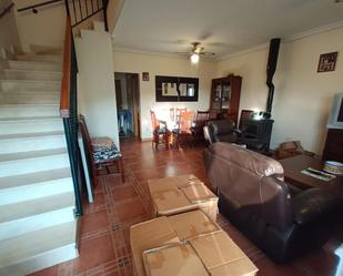 Sala d'estar de Casa adosada en venda en Arenas de San Pedro amb Calefacció, Jardí privat i Traster