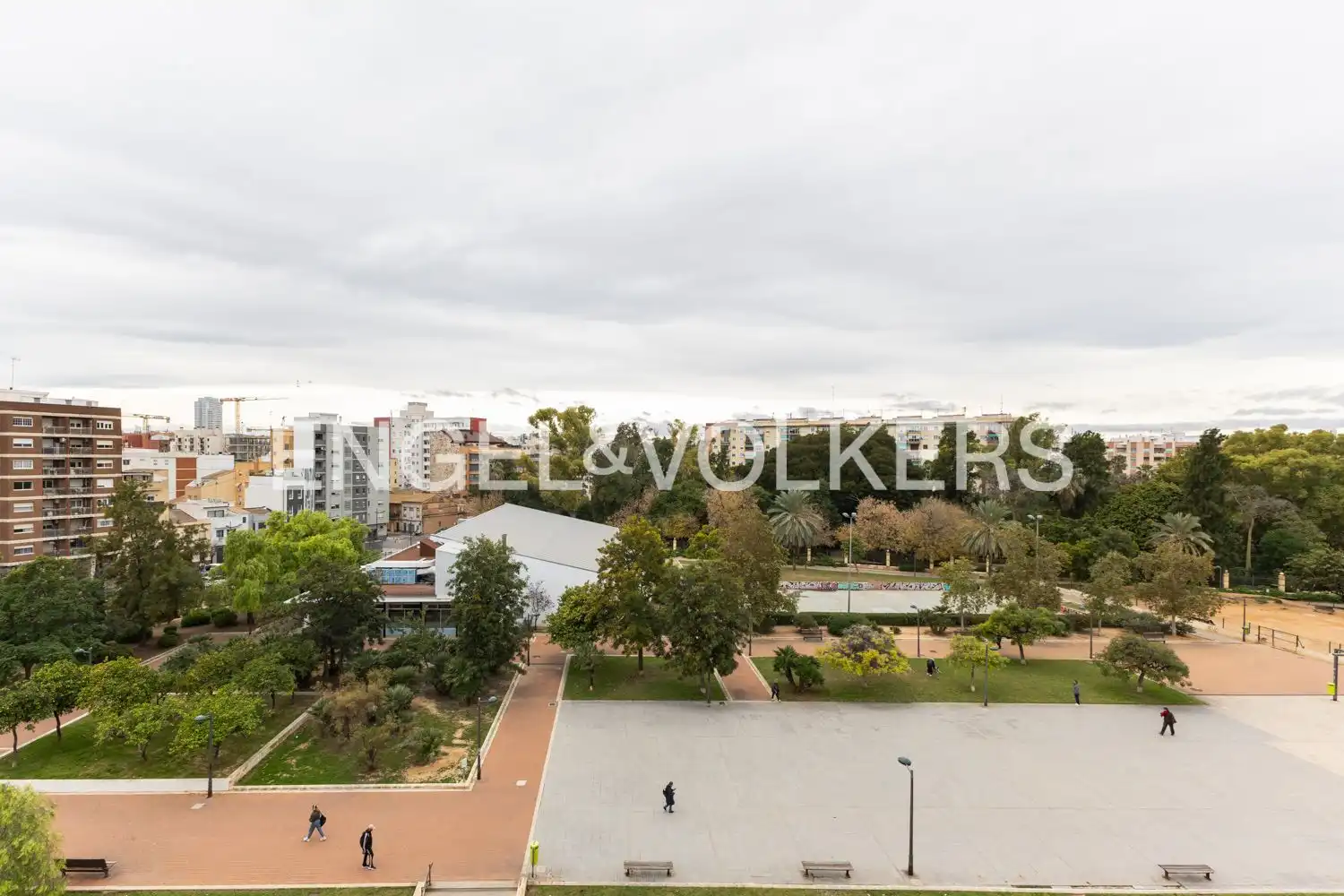Vista exterior de Pis de lloguer en Valencia amb Calefacció i Balcó