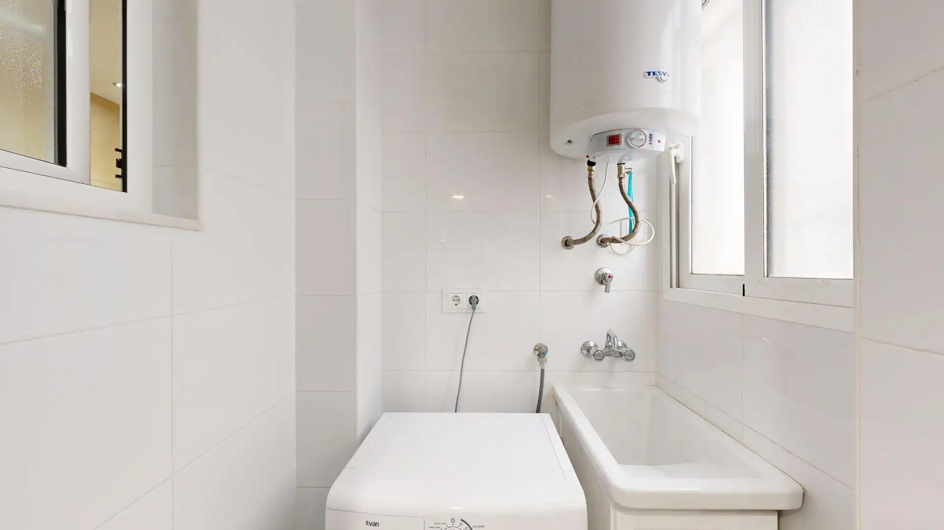 Bathroom of Flat for sale in Cartagena  with Air Conditioner, Heating and Storage room