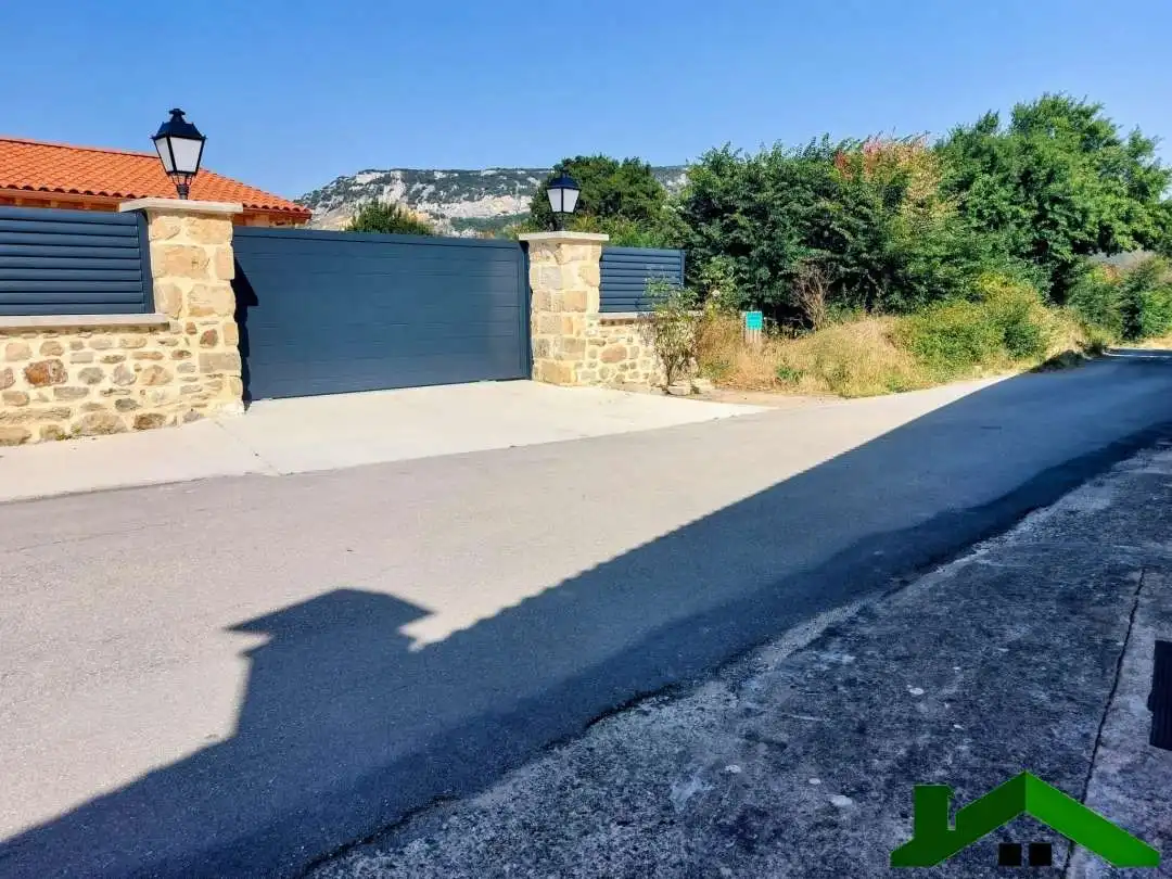 Außenansicht von Residential zum Verkauf in Merindad de Montija