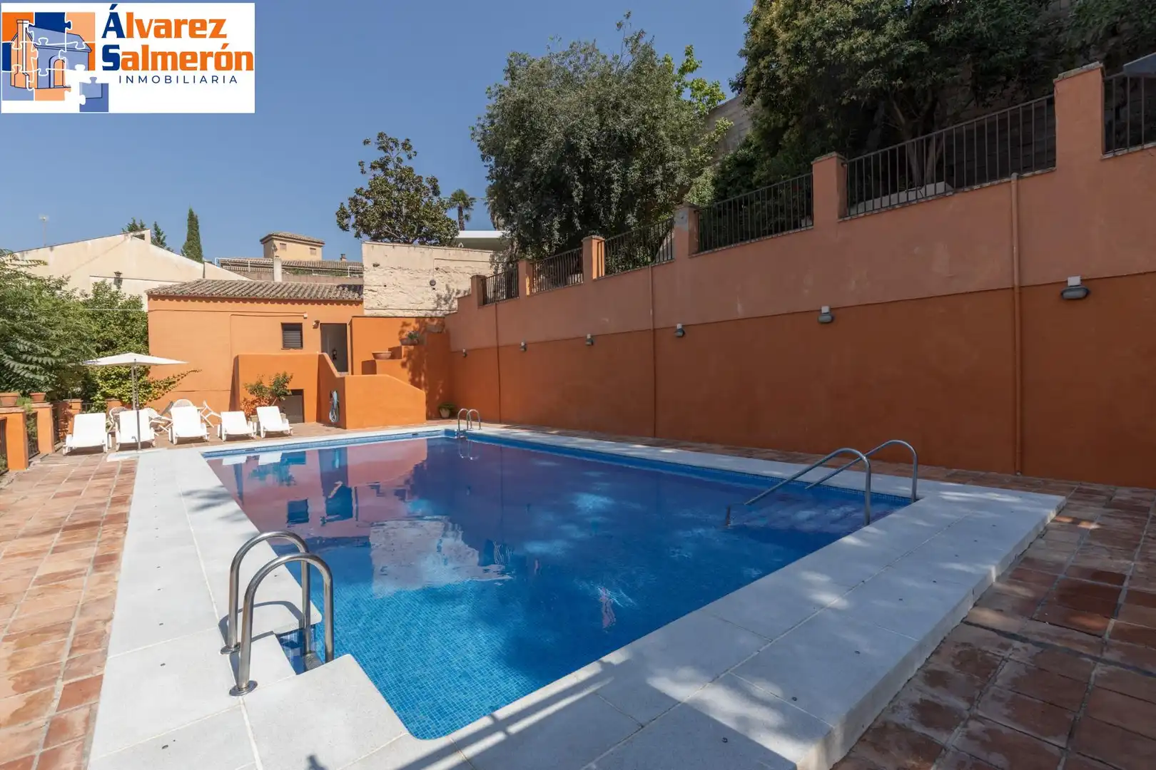 Piscina de Pis en venda en Granada amb Terrassa, Traster i Piscina comunitària