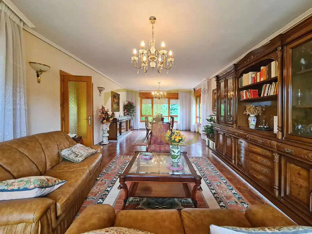 Sala d'estar de Casa o xalet en venda en Cudillero amb Calefacció, Jardí privat i Moblat