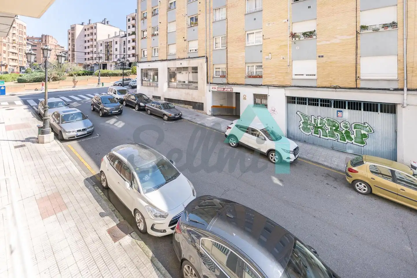 Vista exterior de Pis de lloguer en Oviedo  amb Calefacció, Parquet i Moblat