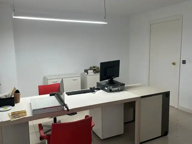 Oficina de lloguer en Mollerussa amb Aire condicionat, Calefacció i Moblat