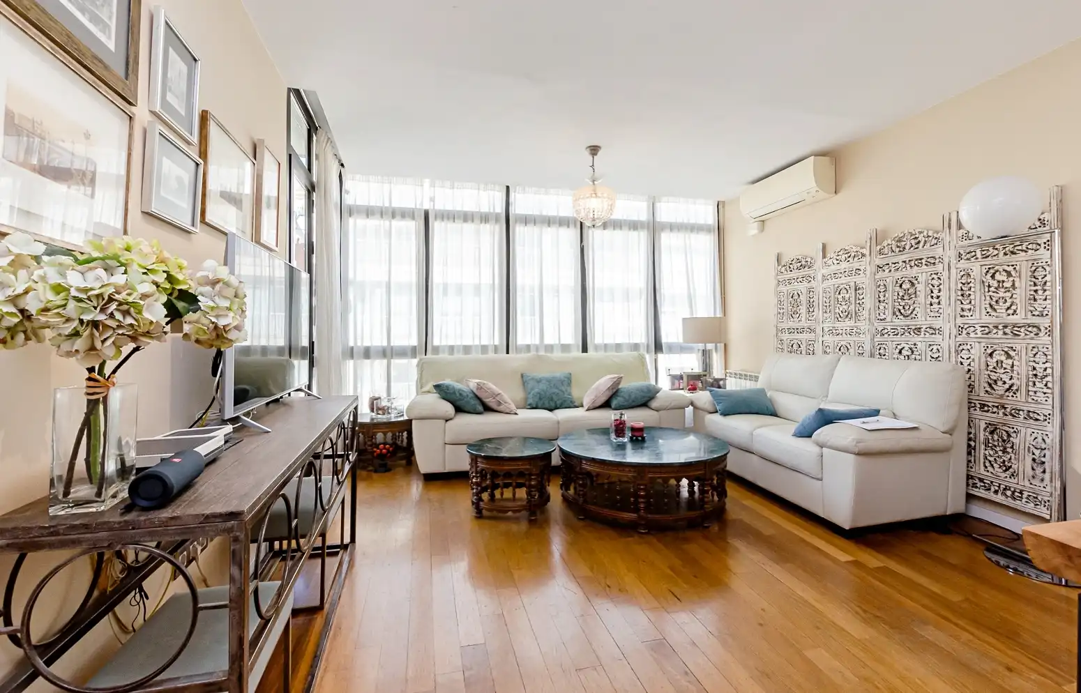 Wohnzimmer von Wohnung zum Verkauf in Barcelona mit Klimaanlage, Heizung und Parkett