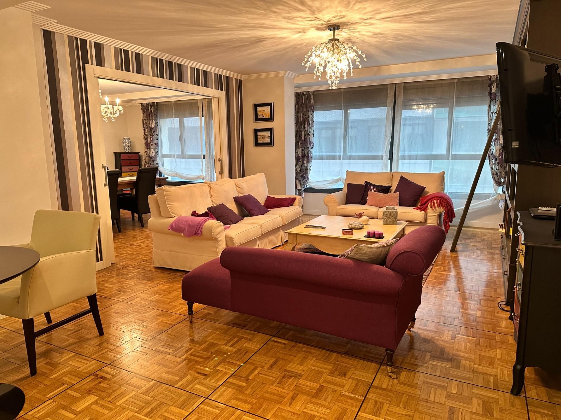 Sala d'estar de Pis en venda en Gijón  amb Calefacció, Parquet i Balcó