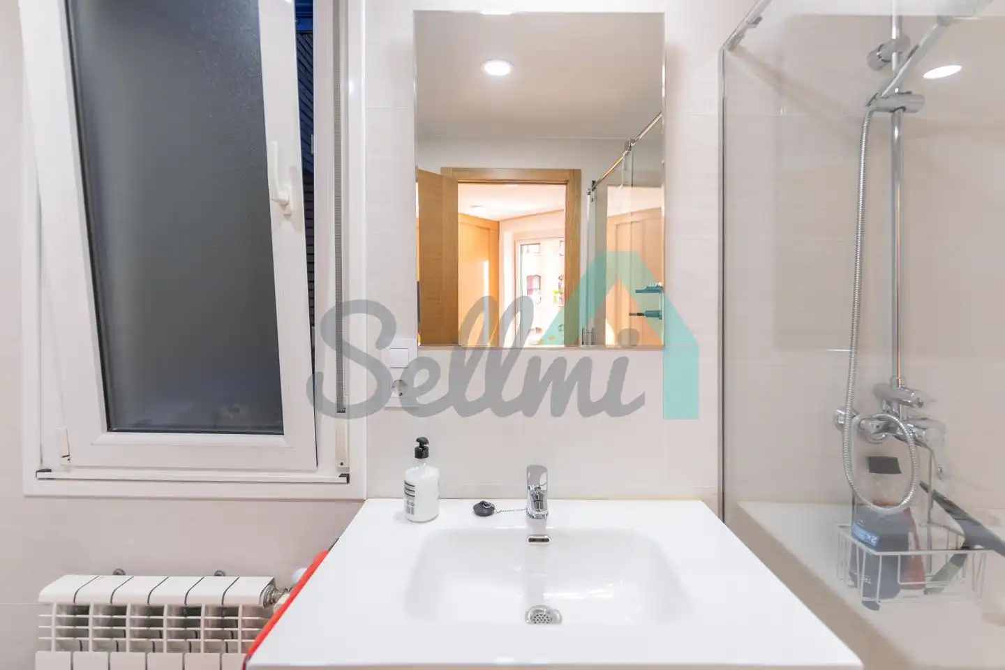 Bathroom of Flat for rent in Oviedo   with Heating, Parquet flooring and Storage room