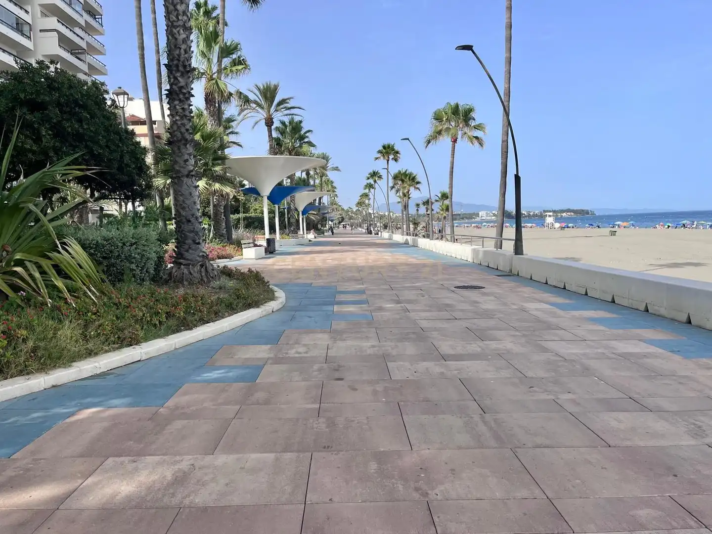 Vista exterior de Pis en venda en Estepona amb Aire condicionat