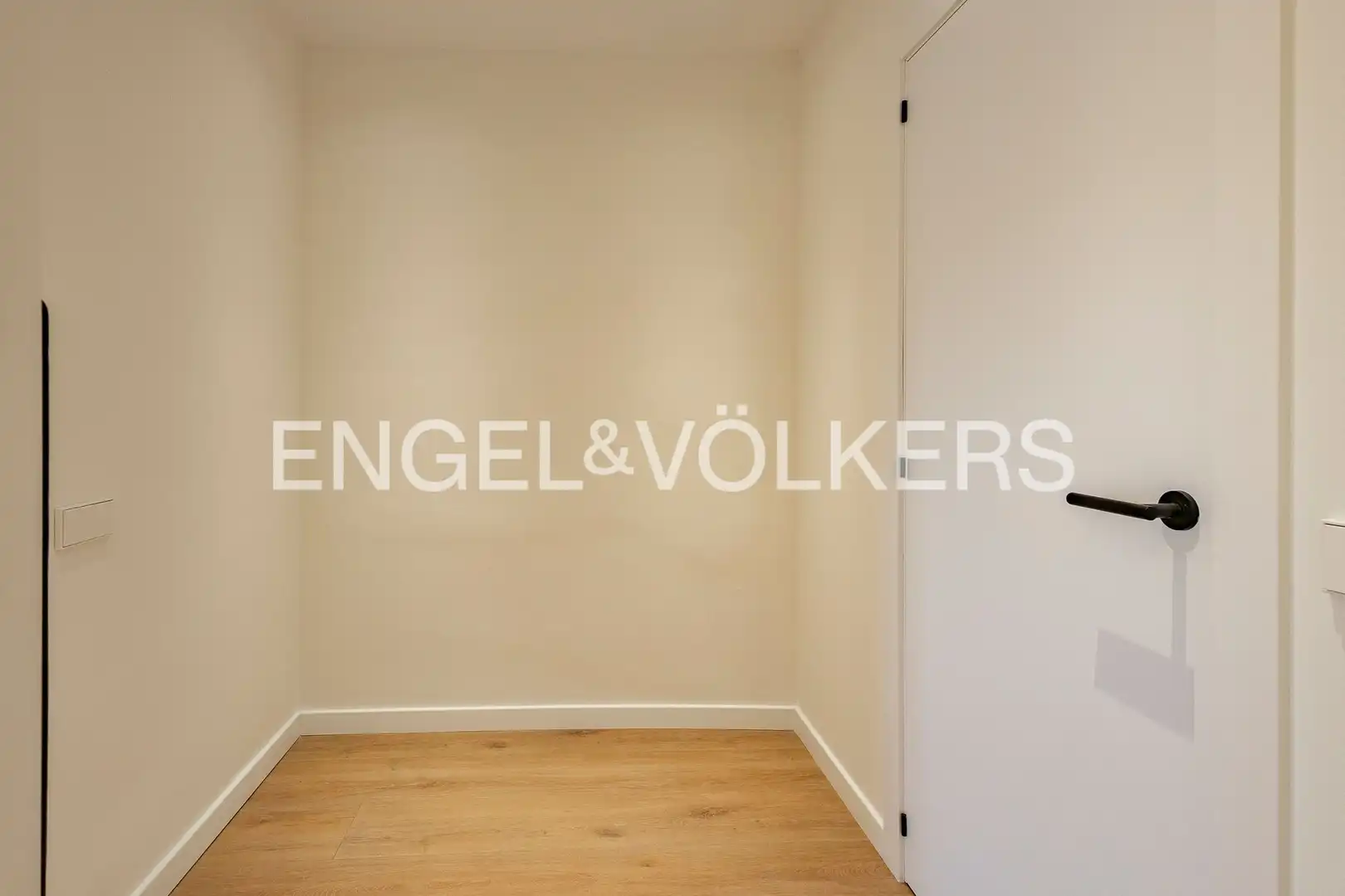 Flat for sale in Barcelona  with Air Conditioner, Heating and Parquet flooring