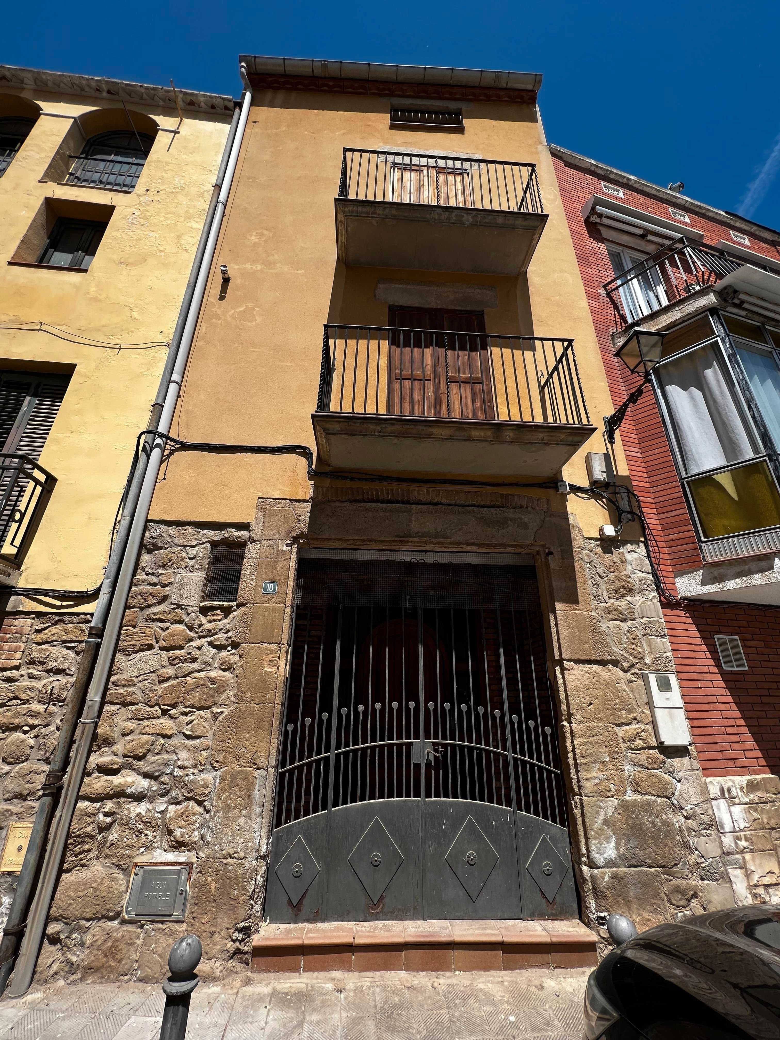 Vista exterior de Casa adosada en venda en Agramunt amb Calefacció, Terrassa i Traster