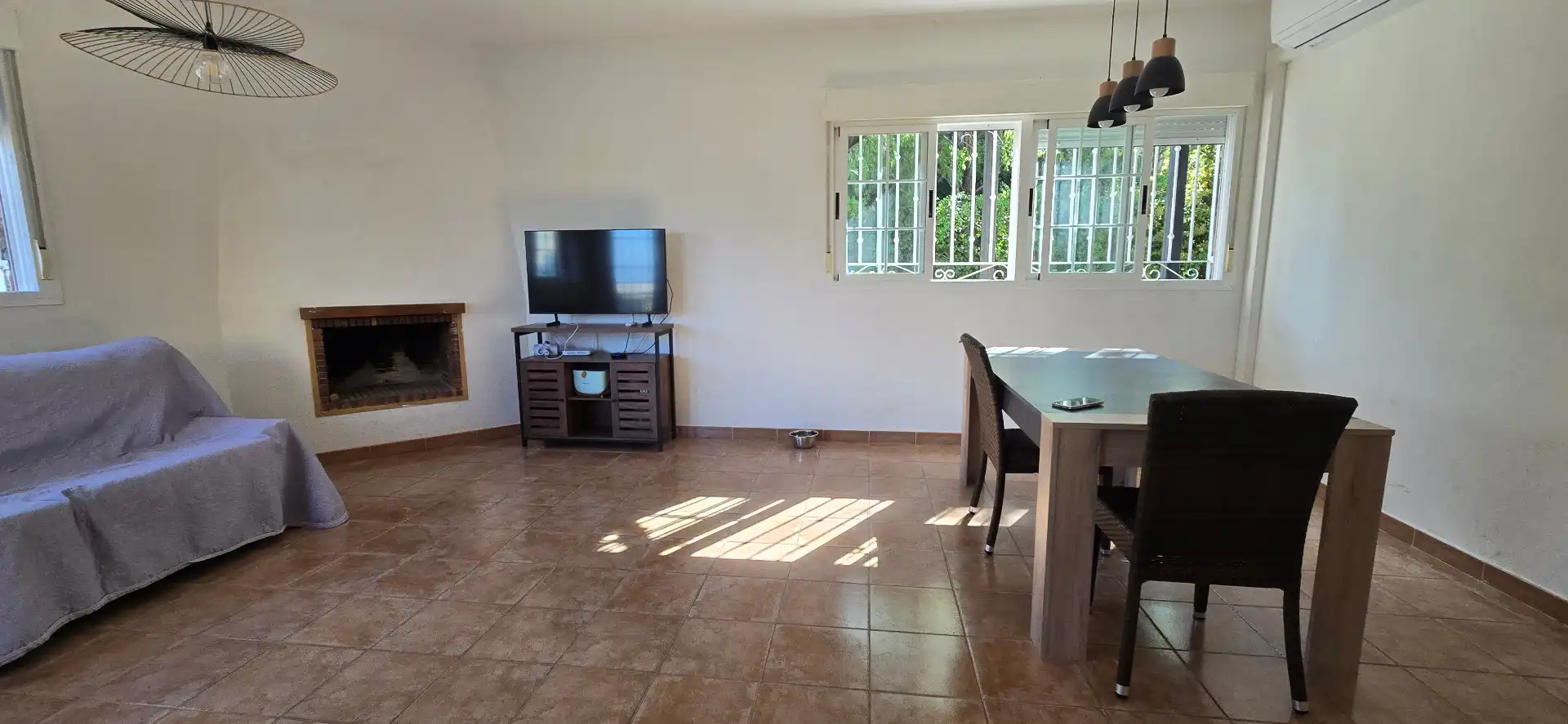 Sala de estar de Casa o chalet en venta en Zarzuela del Monte con Aire acondicionado, Calefacción y Jardín privado